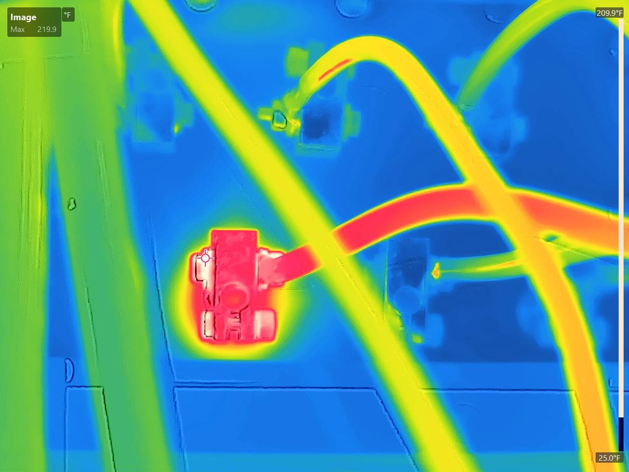 Thermal image: Critical overheating at a chiller control cabinet connection