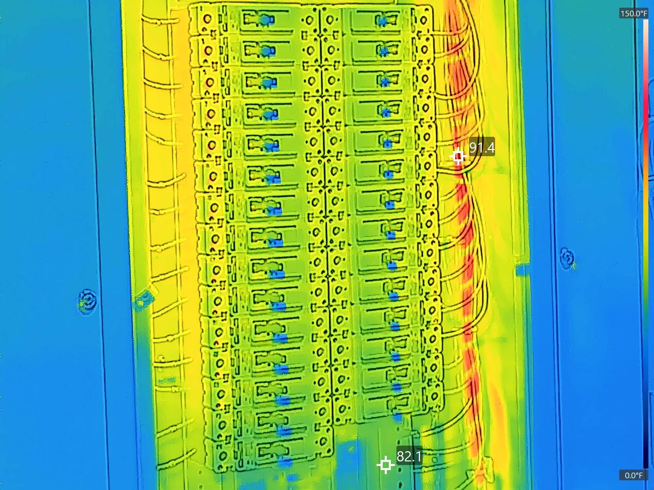Thermal image: Healthy thermal pattern — panelboard