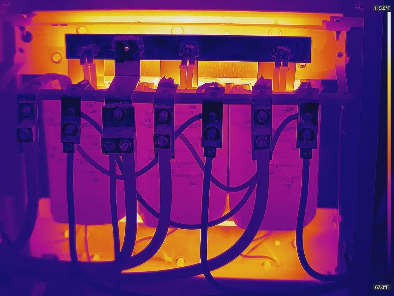 Thermal image: Healthy thermal pattern — double-column panel