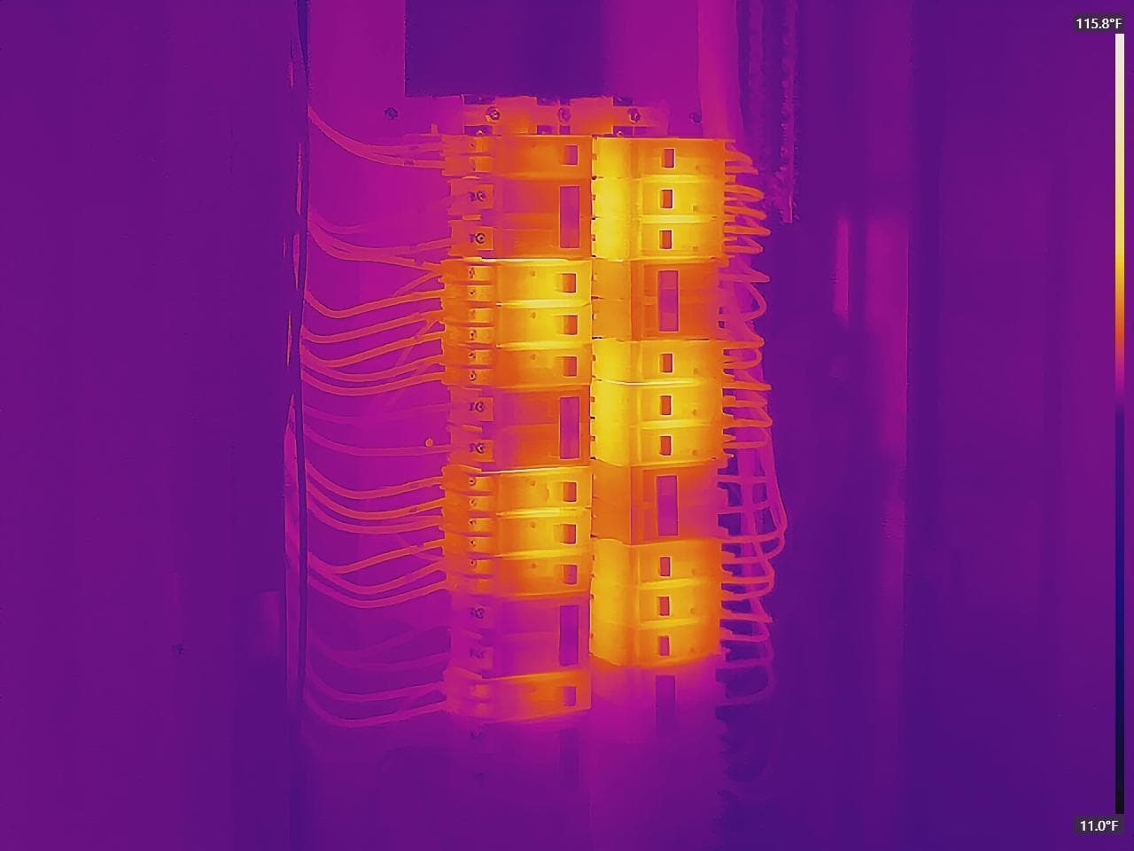 Thermal image: Healthy thermal pattern — panelboard