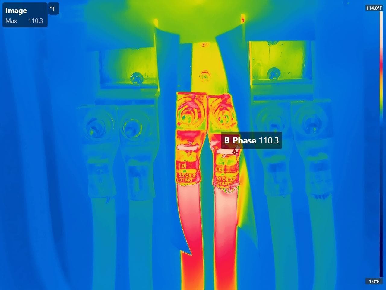 Thermal image: Loose connection on an HVAC distribution panel feed